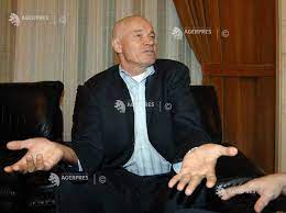 În ochii poetului, mari cât ochii lumii înseși, se răsfrâng chipul și sufletul originar al patriei multimilenare.prin opera eminesciană, puterea creatoare a poporului român este pusă pentru. Dan Iosif Agerpres ActualizeazÄƒ Lumea