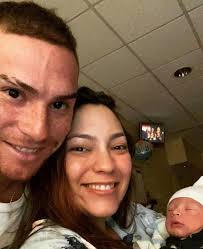 Awwww! ☺️ Congrats to the growing Vazquez fam! 📷 Christian Vazquez IG