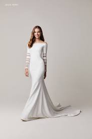 La cosa più importante scegliere spose propri abiti da sposa è quello di essere in grado di mostrare la loro se si tratta di prendere il matrimonio civile, quindi il semplice ed elegante abito stile, le gonne non dovrebbe essere troppo. Abiti Da Sposa Semplici Quando L Essenziale E Visibile Agli Occhi