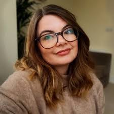 Katie Warne's Instagram, Twitter & Facebook