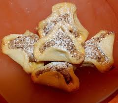 Pfaffenhutchen Mit Nussfullung Von Alina1st Chefkoch Chefkoch Platzchen Platzchen Backen Rezepte Rezepte