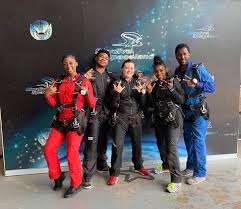 Efrain, Taylor, Laura, Zieere,...