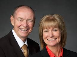 Beth Packard's Instagram, Twitter & Facebook