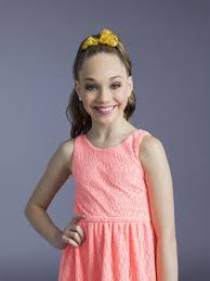 Maddie ziegler dancing with ross lynch & calum worthy on austin and ally. Dance Moms Star Maddie Ziegler Lands Role On Disney S Austin Ally Photoshoot With Elle Magazine