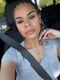 I'm shooting my friendship shot! Currently at a different stage in life and  couldn't bring everyone with me! Friend Application! 🫶🏽 Name: Twakena  everyone calls me Tee or Kena Favorite color: earth