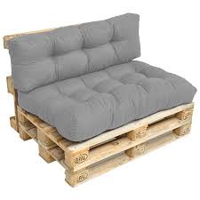 In questa sezione abbiamo inserito divani, poltrone, divani letto, pouffs, comodi ed eleganti con un ottimo rapporto qualità prezzo, realizzati in italia con materiali garantiti e rivestimenti in ecopelle o. Divani In Pallet Per Esterno I Nostri Consigli Arredoilgiardino It
