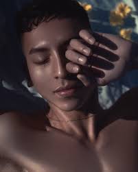 Golden Flowers- Unas fotitos con @franco_cerna17 🔥🔥 #shootfilm  #goldenflower #darkshoot #stylefashion #moda #fashion #photography