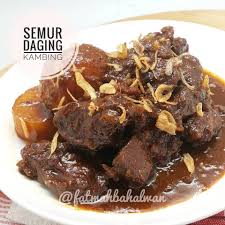 Makanan tradisional indonesia yang cocok untuk disajikan pada saat lebaran haji, semur daging kambing ini citarasanya lezat menggugah selera. Facebook
