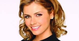 Lisa Niles's Instagram, Twitter & Facebook