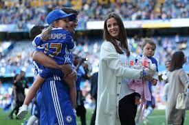 Get the latest soccer news on cesar azpilicueta. Spanish Wags Family2foot2 Blog Azpilicueta Family