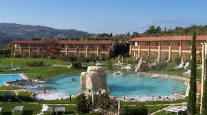 Ci troviamo in una delle più note località termali della val d'orcia, bagno vignoni, in particolare nell' albergo le terme di proprietà della famiglia banchetti e di cui diego ne è l'onorato portavoce. Terme Di Bagno Vignoni Offerte Last Minute