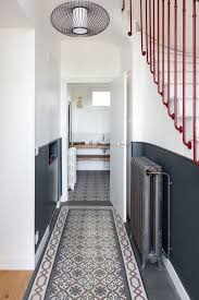 Une Entree Au Charme Typiquement 1900 In 2020 1930s House Renovation Family House Renovation Maison