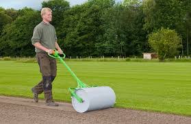 Für manchen stellt sich vielleicht die. Rasenpflege Mit Der Rasenwalze Dein Maehroboter De