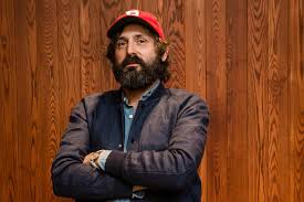 Dans mandibules, on retrouve grégoire ludig, le partenaire de benoît poelvoorde dans au poste !, du même dupieux. Incroyable Mais Vrai Quentin Dupieux Prepare Son Nouveau Film Cinechronicle