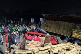 Seleksi pembalap idemitsu asia talent cup 2022 segera dibuka, simak nih alur pendaftaran dan syaratnya. Rem Blong Truk Tronton Hantam 2 Mobil Di Salatiga 2 Orang Tewas Di Tempat