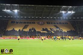 Ssv jahn regensburg sg dynamo dresden. Bizarrer Fahnenstreit In Dresden