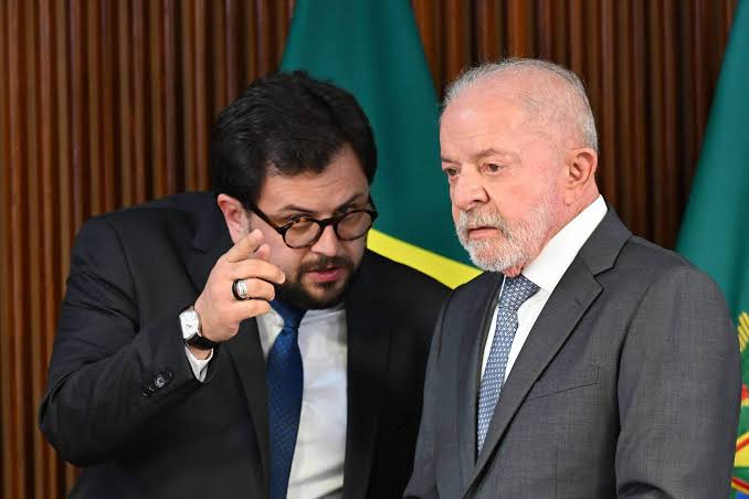 PF apura pagamentos com códigos de barras de lobista a ex-assessor de Lula  - Paulo Figueiredo