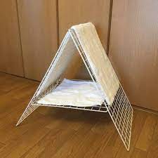 a型に組んだワイヤーネットにタオルを干した 部屋干し 100均 ワイヤーネット