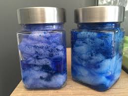 Jak zrobić kosmos w słoiku i butelce: pomysły na prace plastyczne