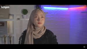 Lagu tersebut masih berupa single yang di distribusikan oleh label #. Lirik Dan Chord Lagu Aisyah Istri Rasulullah Yang Trending Di Youtube Okezone Celebrity