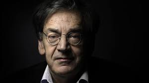 Il est, dans la tempête, un pilote de métier, tendu vers. Gilets Jaunes Le Philosophe Alain Finkielkraut Victime D Attaques Antisemites