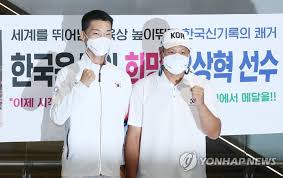 May 27, 2021 · 그는 초대 대검찰청 중앙수사부장 시절 '장영자·이철희 금융사기 사건'을 수사한 것으로 유명하다. H3r80nmkleapzm