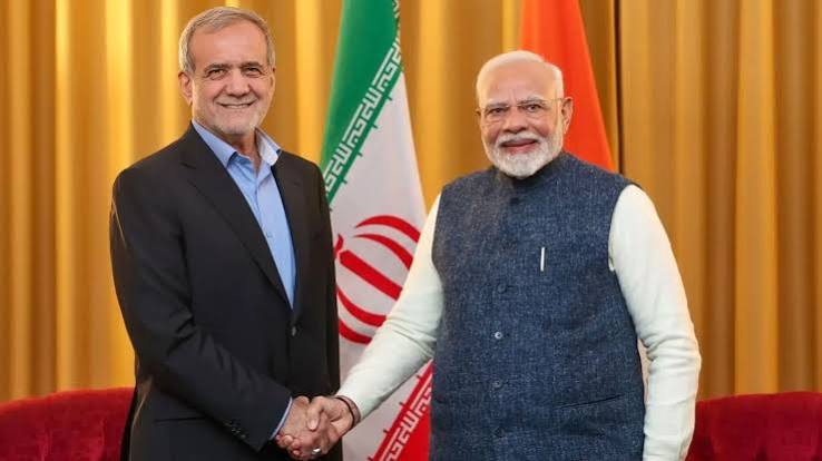 BRICS बिजनेस फोरम में पीएम मोदी ने पकड़ा ईरानी राष्ट्रपति पेजेशकियन का 
