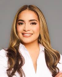 Amber Molnar's Instagram, Twitter & Facebook