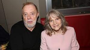 Pilarová was born in brno. Manzel Evy Pilarove Jan Kolomaznik Urnu Mam Stale U Kresla Kafe Cz