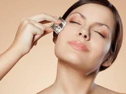 गर्मी में स्किन केयर के लिए इन तरीकों से इस्तेमाल करें आइस क्यूब, मिलेंगे  कई फायदे - skin care tips how to use ice cubes for summer skin care mt -  News18 हिंदी