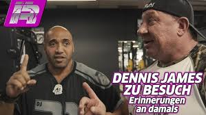 Adolf hatte Angst! Brust statt Beine mit Dennis James