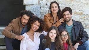 Présente dans une famille formidable depuis la saison 6, julie de bona sera absente de la saison 15 à venir, qui est actuellement en tournage. Julie De Bona Dans Ils Sont Echange Mon Enfant Une Famille Formidable