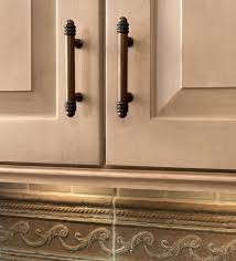 Cove Light Rail In Natural Maple In 2020 Cove Lighting Light Rail Kitchen Cabinet Design