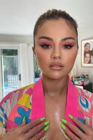 Selena gomez has won a number of awards in both her singing and acting careers. 7qzjsvup8mgfam
