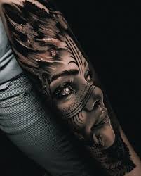 As tatuagens são uma forma de arte corporal que atrai milhares de pessoas em todo o mundo. Native American Tattoos Animal Spirits Arrows Feathers 2021 Guide Tattoo Stylist