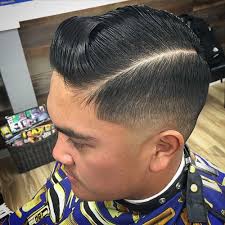 Potongan rambut lainnya yang mereka bawa adalah gaya rambut berponi. Wake Up And Smell The Barbicide Potongan Rambut Pria