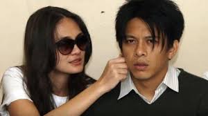 Pada 30 januari 2005, ariel noah pernah menikah dengan sarah amalia yang berakhir dengan perceraian. Sarah Amalia Mantan Istri Ariel Noah Tak Tahan Dan Bongkar Soal Luna Maya Yang Dituding Jadi Pelakor Pos Belitung