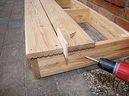 Treppen Mit Beet Und Stauraum Bauen Selbermachen De In 2020 Holztreppe Selber Bauen Aussentreppe Holz Holztreppe Bauen
