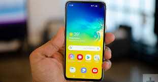 Amazon Chops 100 Off This Samsung Galaxy S10e Before Labor Day Digital Trends Smartphone Case Samsung Galaxy Samsung