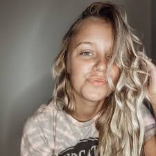 Kayla Kenyon's Instagram, Twitter & Facebook