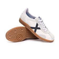 The world of shoes in one village. Trainers Munich Arquero White Futbol Emotion