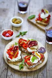 Crostini Poivron Ricotta Et Saucisson Recette Antipasti Italien Un Dejeuner De Soleil Recette Antipasti Italien Repas Italien Cuisine Italienne