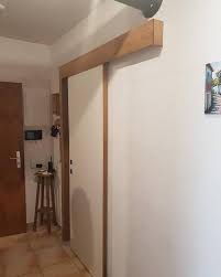So ergibt sich ein fließender übergang von tür zur wand. Schiebetur Vor Einem Badezimmer In Holz Mit Leidenschaft Facebook