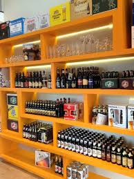 Loja Mestre Cervejeiro Piracicaba Franquia Loja Cerveja Artesanal In 2020 Beer Store Wine Shop Interior Interior Design Living Room