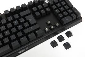Bunte usb gaming tastatur mit hintergrundbeleuchtung und telefonhalter zum. Gigabyte Aorus K9 Optical Ist Gigabytes Gamer Keyboard Mit Optischen Austauschbaren Tastern Ein Toller Spielpartner