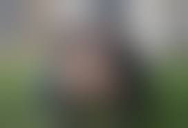 青チェ】童顔JKの座りパンチラ 純白の割れ目くっきり - ロロノア・ポロ