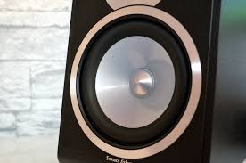 Efectivamente el tweeter no es el mismo usado por las antiguas sonus faber pero aún así es un altavoz suave, con buen detalle y bastante capaz con orquestas. Test Regallautsprecher Sonus Faber Principia 3 Trommelwirbel Bitte