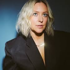 Elizabeth Umstead's Instagram, Twitter & Facebook