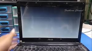 Lebih tepatnya di dekat daerah engsel laptop. Mengatasi Layar Lcd Laptop Berkedip Kedip Blank Putih Fix Laptop Screen Blank White And Flashing Youtube