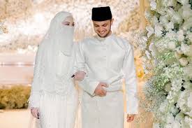 Neelofa dan suami, neelofa sara dinna, ayah kandung neelofa mohd noor, apakah neelofa sudah menikah, neelofa noor nabila, pacar neelofa, neelofa last record about most wanted noorneelofa. 9 Potret Mewahnya Pernikahan Adik Ipar Engku Emran